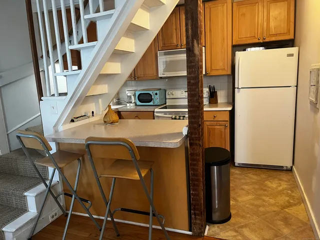 $2,000 | 252 North Water Street, Unit F, Stonington, CT 06378