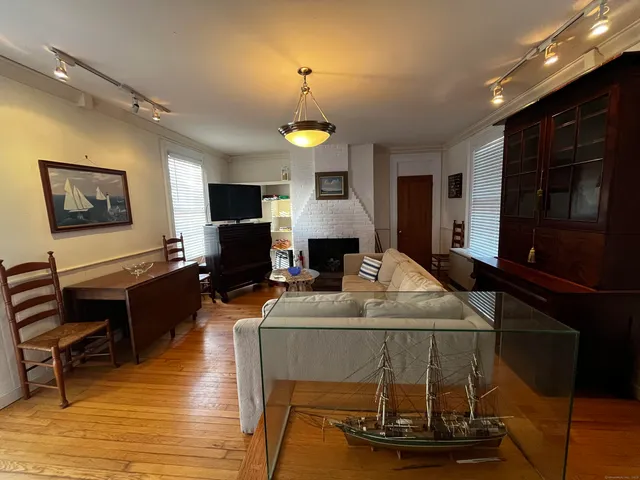 $2,000 | 252 North Water Street, Unit F, Stonington, CT 06378