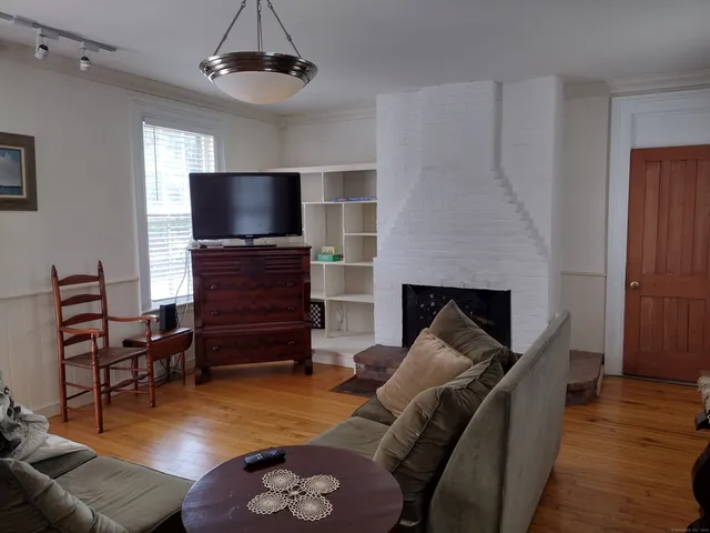 $2,000 | 252 North Water Street, Unit F, Stonington, CT 06378