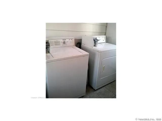 $2,000 | 252 North Water Street, Unit F, Stonington, CT 06378