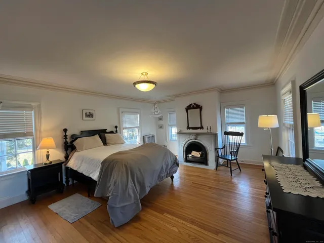 $2,000 | 252 North Water Street, Unit F, Stonington, CT 06378