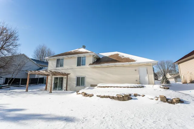 $360,000 | 5537 Golfview Avenue North, Oakdale, MN 55128