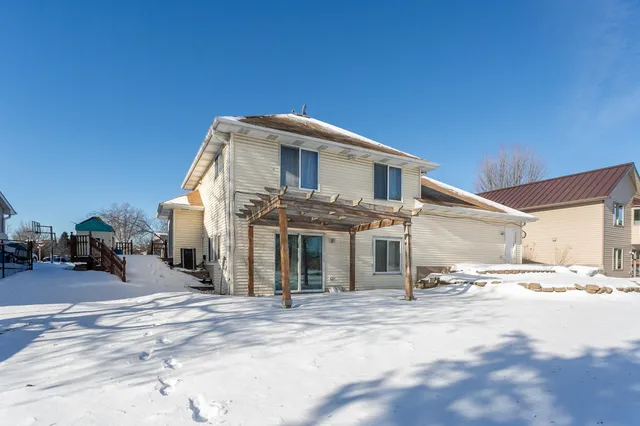 $360,000 | 5537 Golfview Avenue North, Oakdale, MN 55128