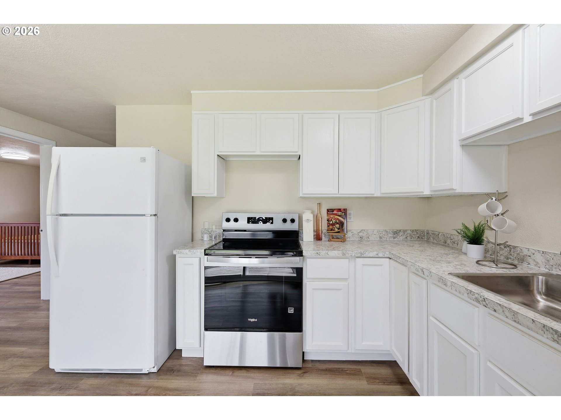 266 40th Street Springfield, OR 97478 - Photo 12 of 38