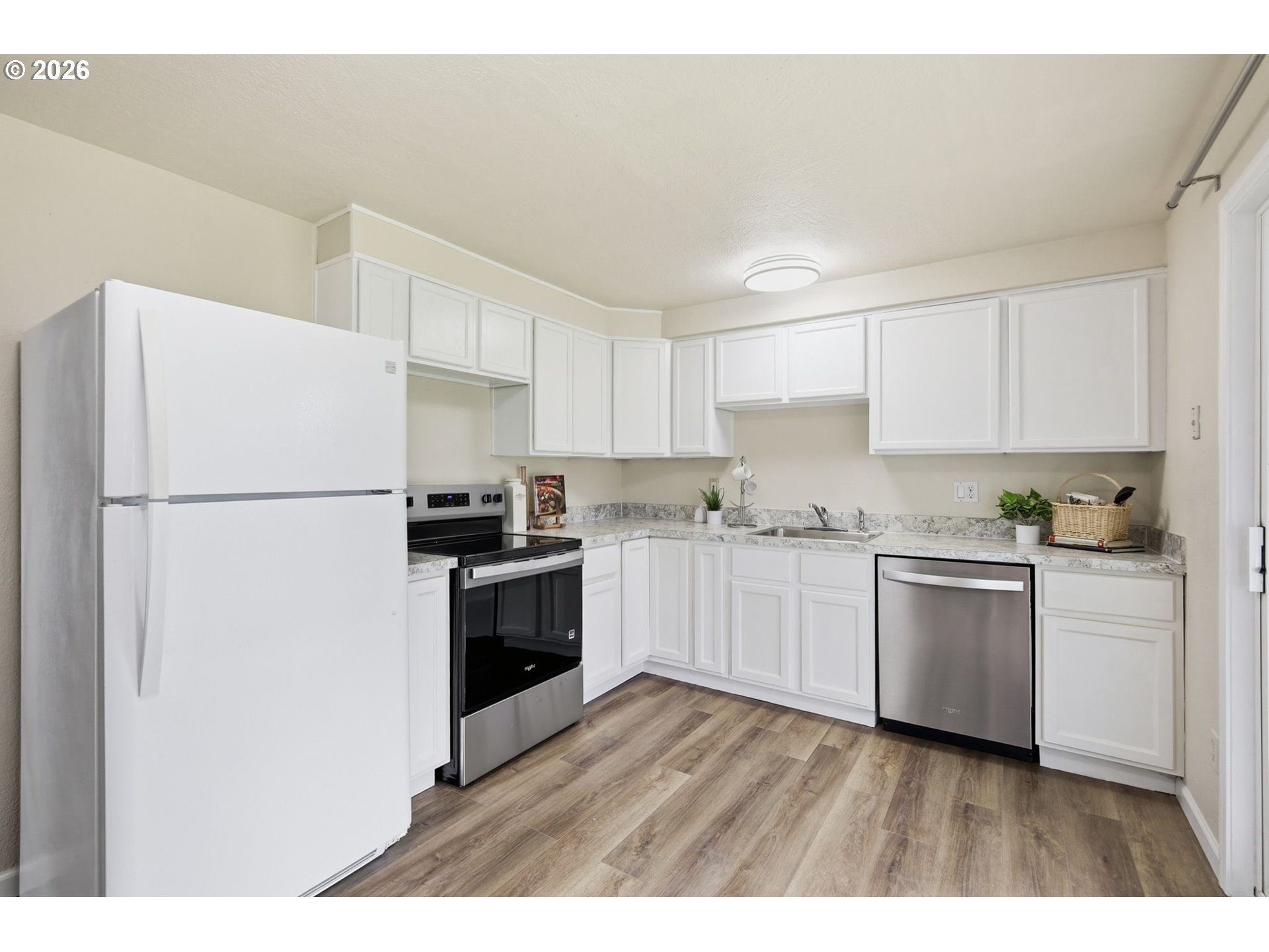 266 40th Street Springfield, OR 97478 - Photo 14 of 38