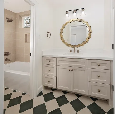 $1,650,000 | 170 Golden Shadow Circle, The Woodlands, TX 77381