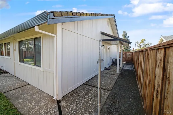 $580,000 | 580 Yellowstone Drive, Vacaville, CA 95687