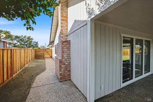 $580,000 | 580 Yellowstone Drive, Vacaville, CA 95687