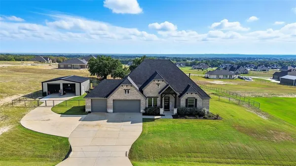 a view of a house with a big yard