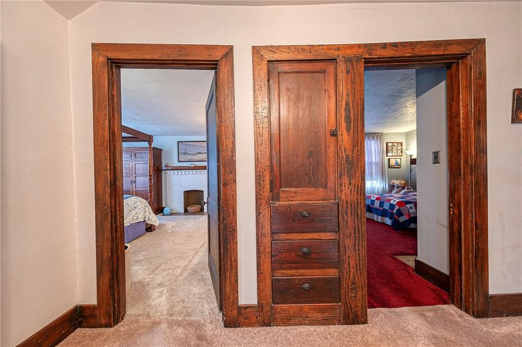 451 Walnut Street Pittsburgh, PA 15238 - Photo 25 of 40 view of living room