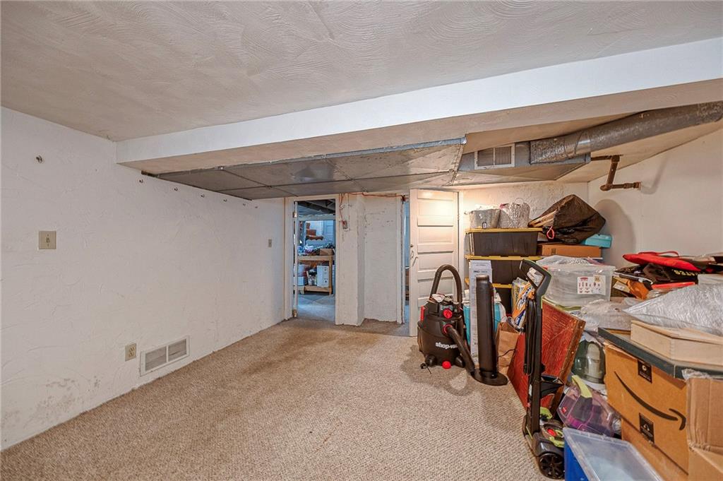 451 Walnut Street Pittsburgh, PA 15238 - Photo 29 of 40 a view of a room with gym equipment