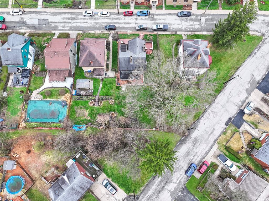 451 Walnut Street Pittsburgh, PA 15238 - Photo 3 of 40 a utility room with lots of different kinds of flowers