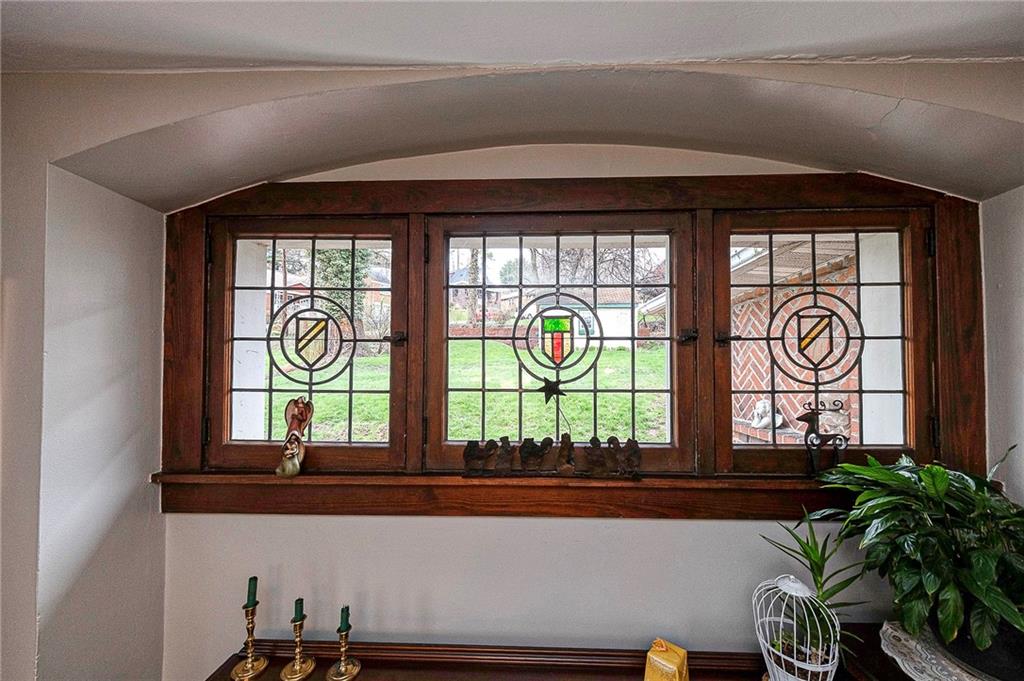 451 Walnut Street Pittsburgh, PA 15238 - Photo 31 of 40 a picture of a window