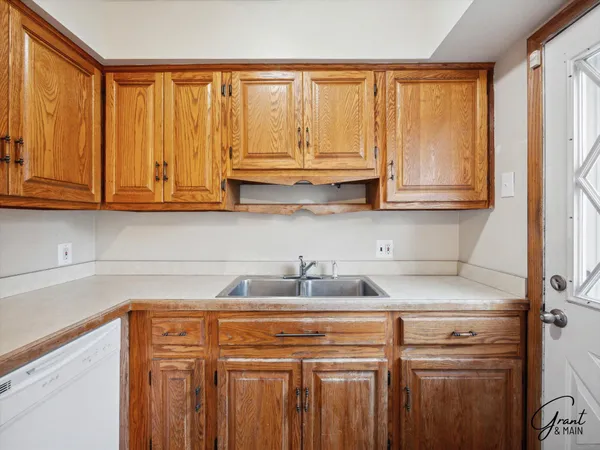 $1,300 | 23007 Brittany Avenue, Eastpointe, MI 48021