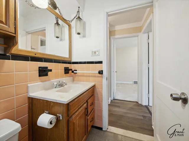 $1,350 | 23007 Brittany Avenue, Eastpointe, MI 48021