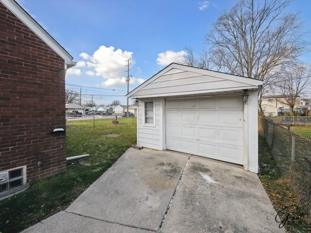 $1,350 | 23007 Brittany Avenue, Eastpointe, MI 48021