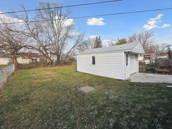 $1,300 | 23007 Brittany Avenue, Eastpointe, MI 48021