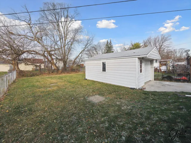 $1,350 | 23007 Brittany Avenue, Eastpointe, MI 48021