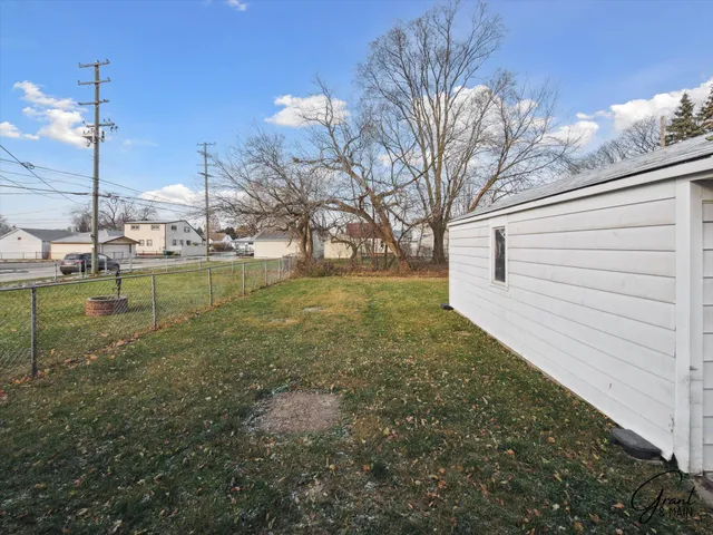 $1,350 | 23007 Brittany Avenue, Eastpointe, MI 48021