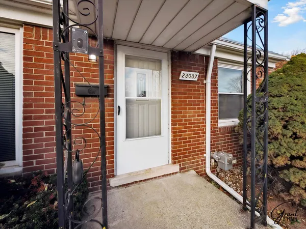 $1,300 | 23007 Brittany Avenue, Eastpointe, MI 48021
