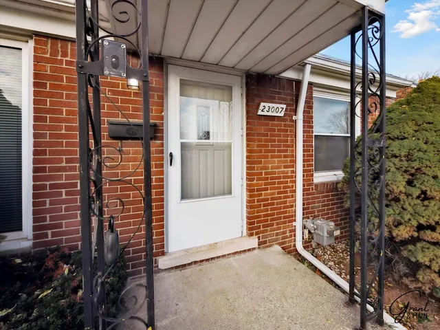 $1,350 | 23007 Brittany Avenue, Eastpointe, MI 48021