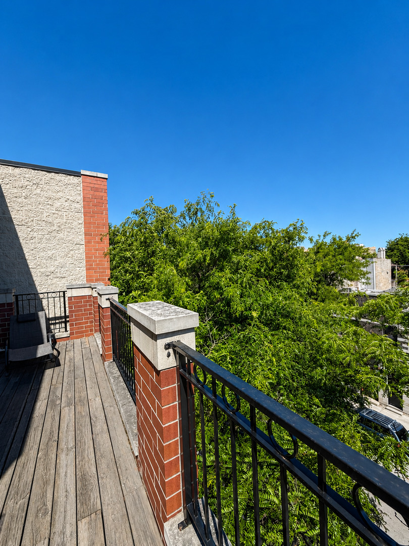 1137 West Taylor Street, Unit 4 Chicago, IL 60607 - Photo 10 of 17