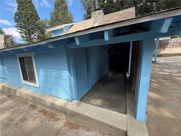 $400,000 | 320 Sky View Lane, Crestline, CA 92325