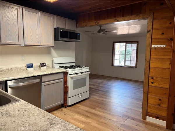 $400,000 | 320 Sky View Lane, Crestline, CA 92325