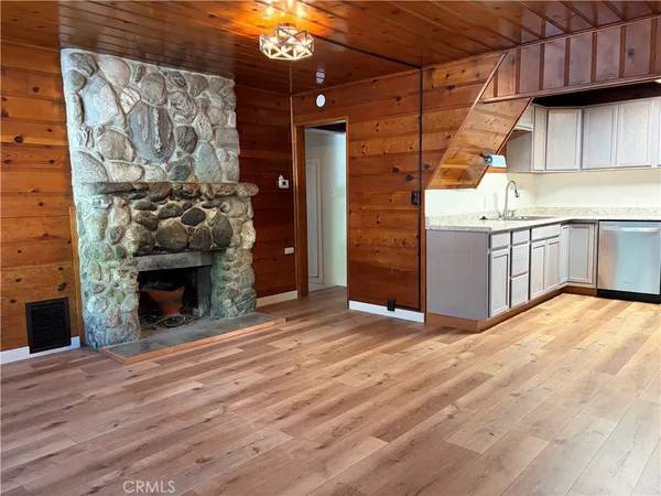 $400,000 | 320 Sky View Lane, Crestline, CA 92325
