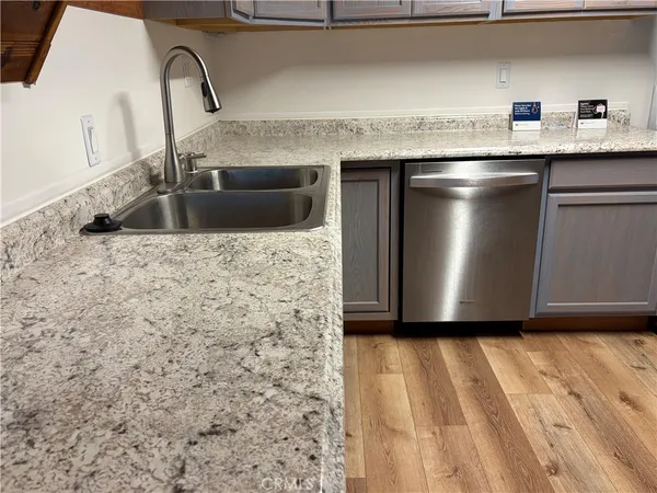 $400,000 | 320 Sky View Lane, Crestline, CA 92325