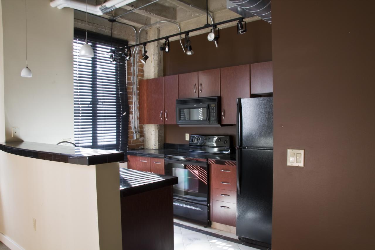 114 West Adams Street, Unit 403 Phoenix, AZ 85003 - Photo 3 of 3 KITCHEN