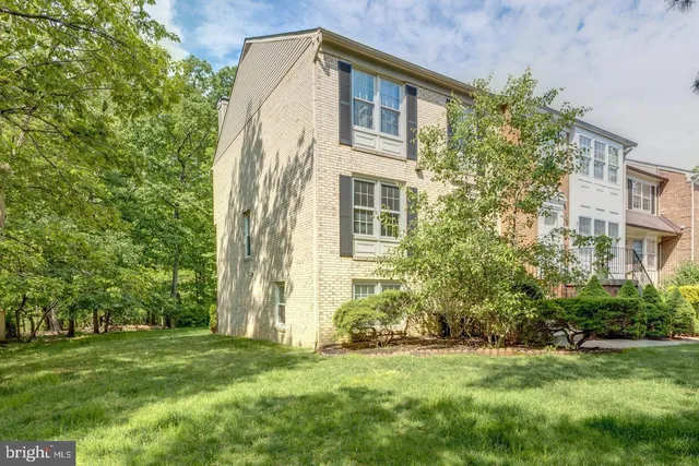 $3,875 | 8601 Raglan Road, Vienna, VA 22182