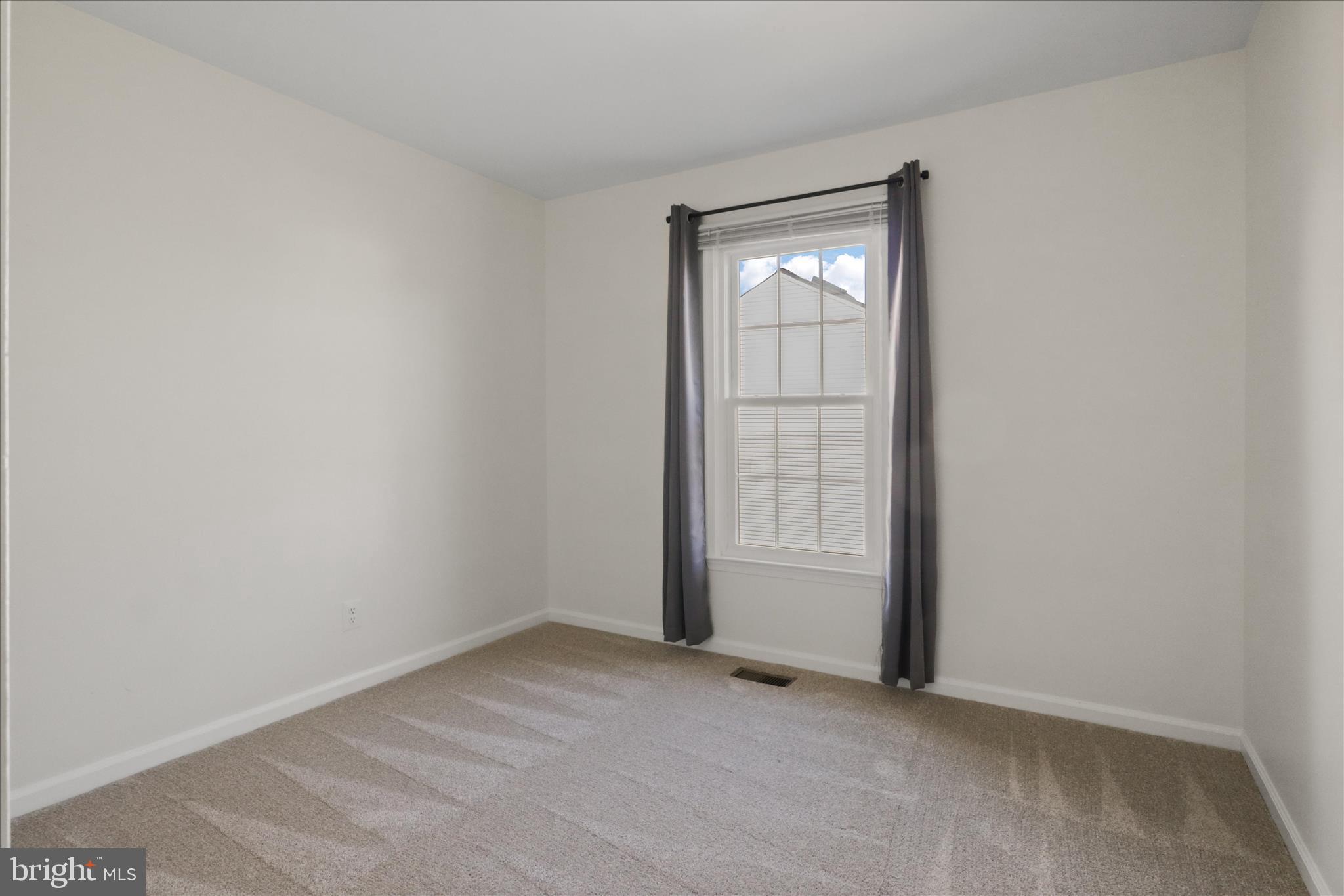 8601 Raglan Road Vienna, VA 22182 - Photo 16 of 47 2nd bedroom