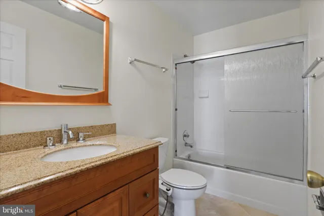 $3,875 | 8601 Raglan Road, Vienna, VA 22182