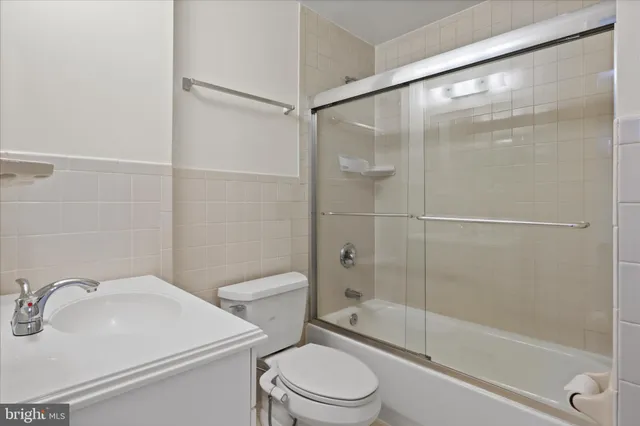 $3,875 | 8601 Raglan Road, Vienna, VA 22182