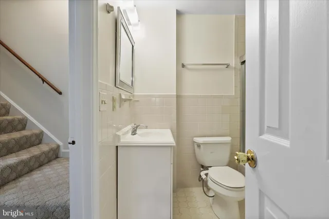 $3,875 | 8601 Raglan Road, Vienna, VA 22182