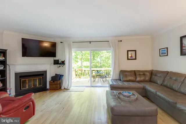 $3,875 | 8601 Raglan Road, Vienna, VA 22182