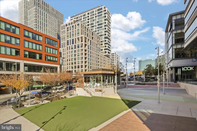 $3,875 | 8601 Raglan Road, Vienna, VA 22182