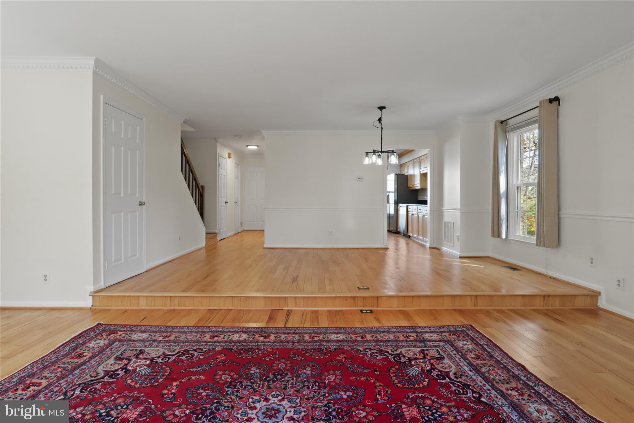 8601 Raglan Road Vienna, VA 22182 - Photo 10 of 47 Dining room