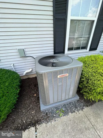 a view of a back yard of the house