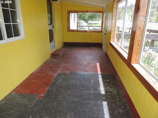 a view of an empty room and window