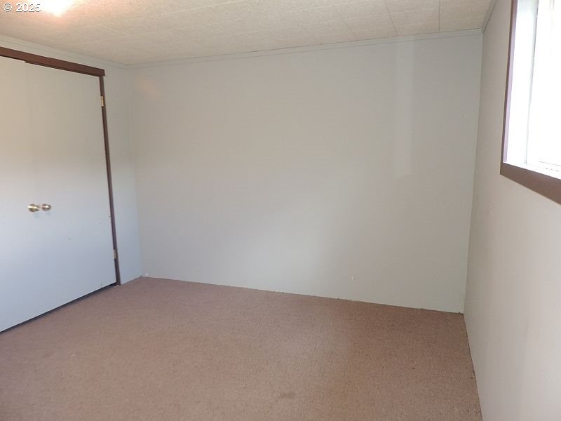1525 Highway 97 Goldendale, WA 98620 - Photo 36 of 46 an empty room with a window
