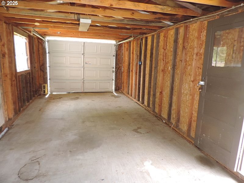 1525 Highway 97 Goldendale, WA 98620 - Photo 42 of 46 a view of a room with an entryway