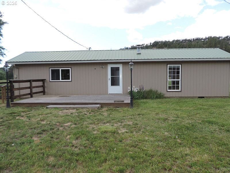 1525 Highway 97 Goldendale, WA 98620 - Photo 6 of 46 a house view with a garden space