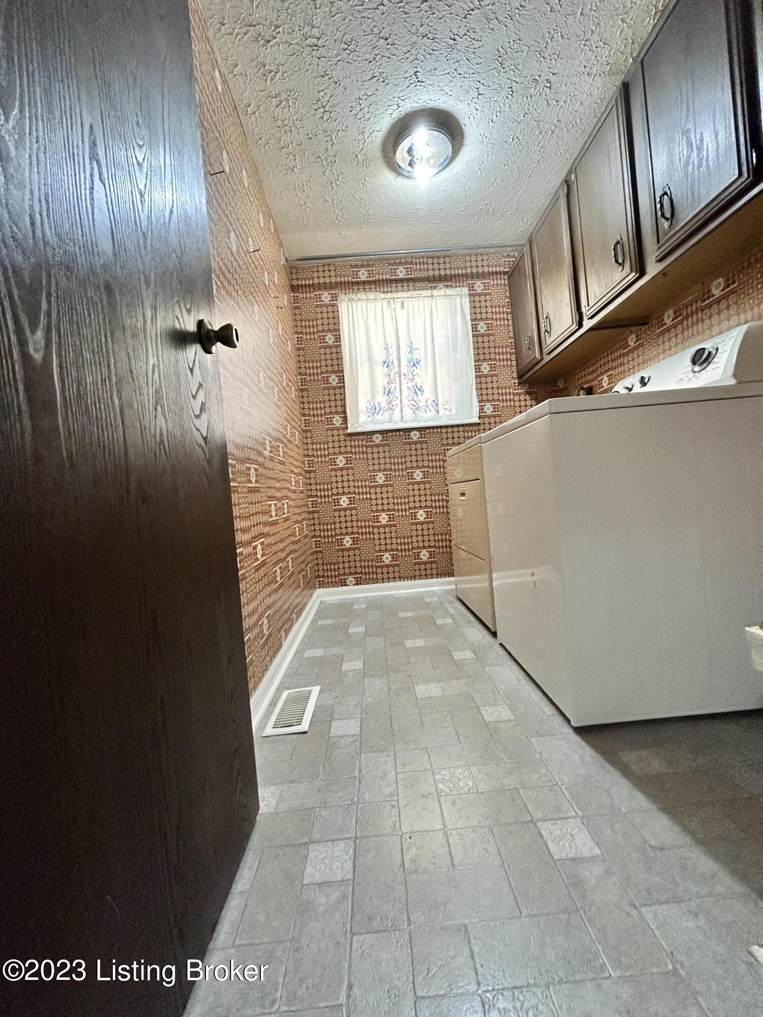 6409 Overton Road Louisville, KY 40228 - Photo 23 of 32 IMG_3718