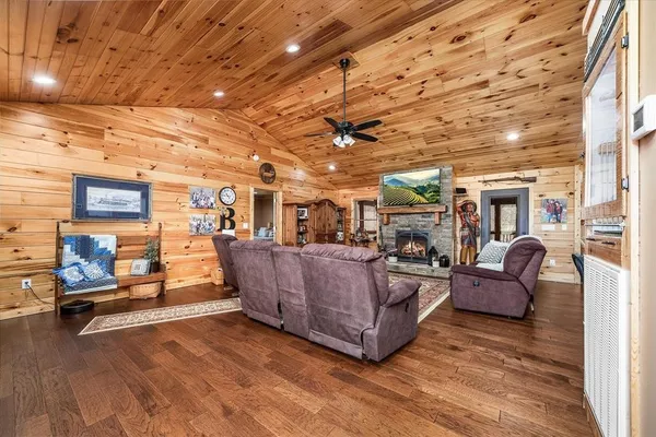 $559,000 | 253 Hiawassee Lane, Celina, TN 38551