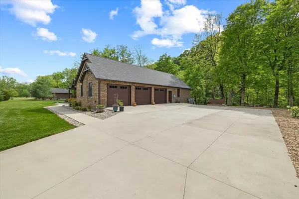 $559,000 | 253 Hiawassee Lane, Celina, TN 38551
