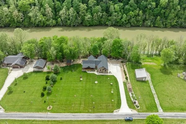 $559,000 | 253 Hiawassee Lane, Celina, TN 38551