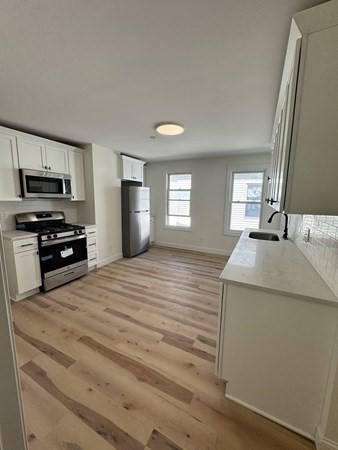 605 Millbury Street Worcester, MA 01607 - Photo 4 of 33