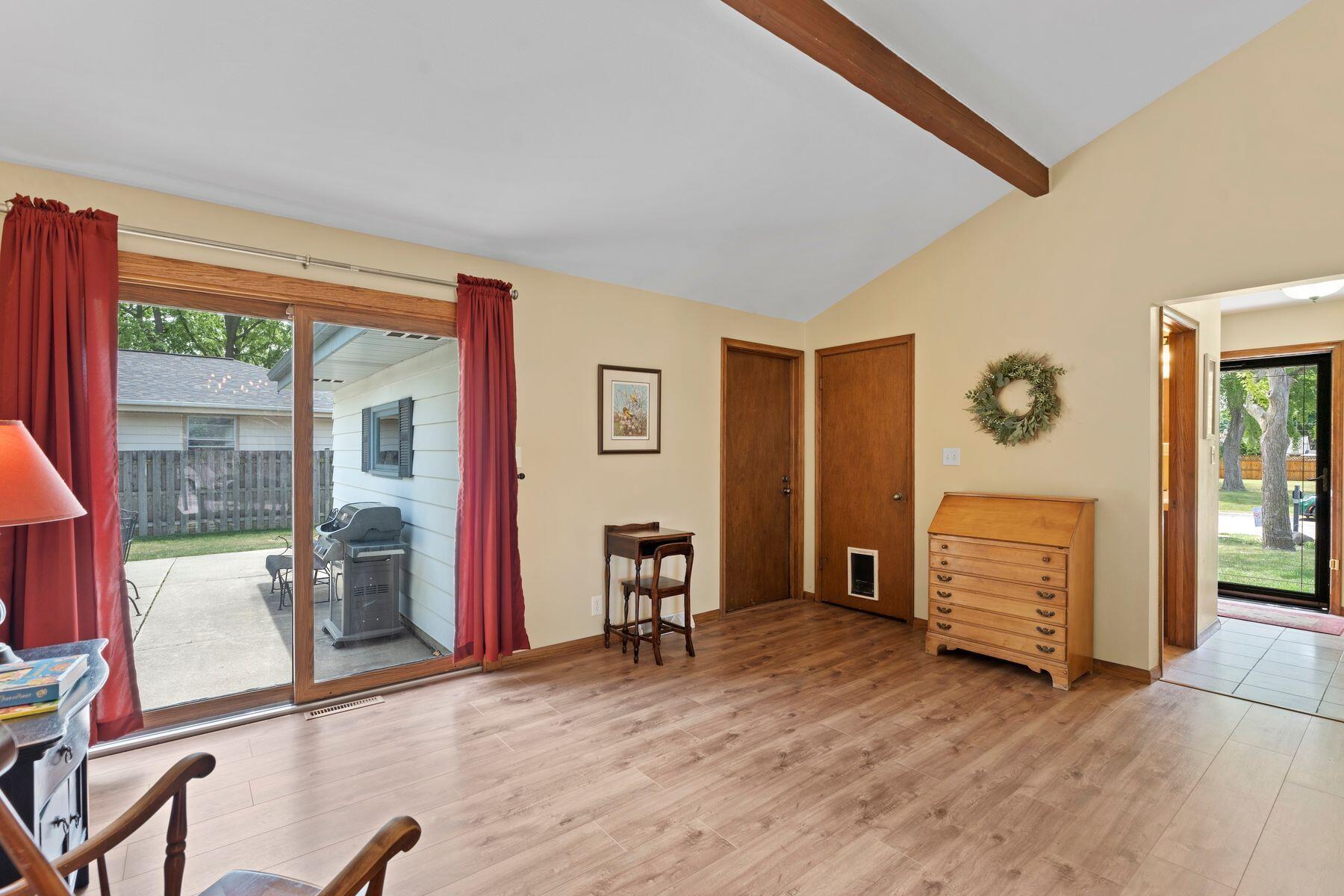4204 South 93rd Street Greenfield, WI 53228 - Photo 12 of 28 Access to 2nd Patio